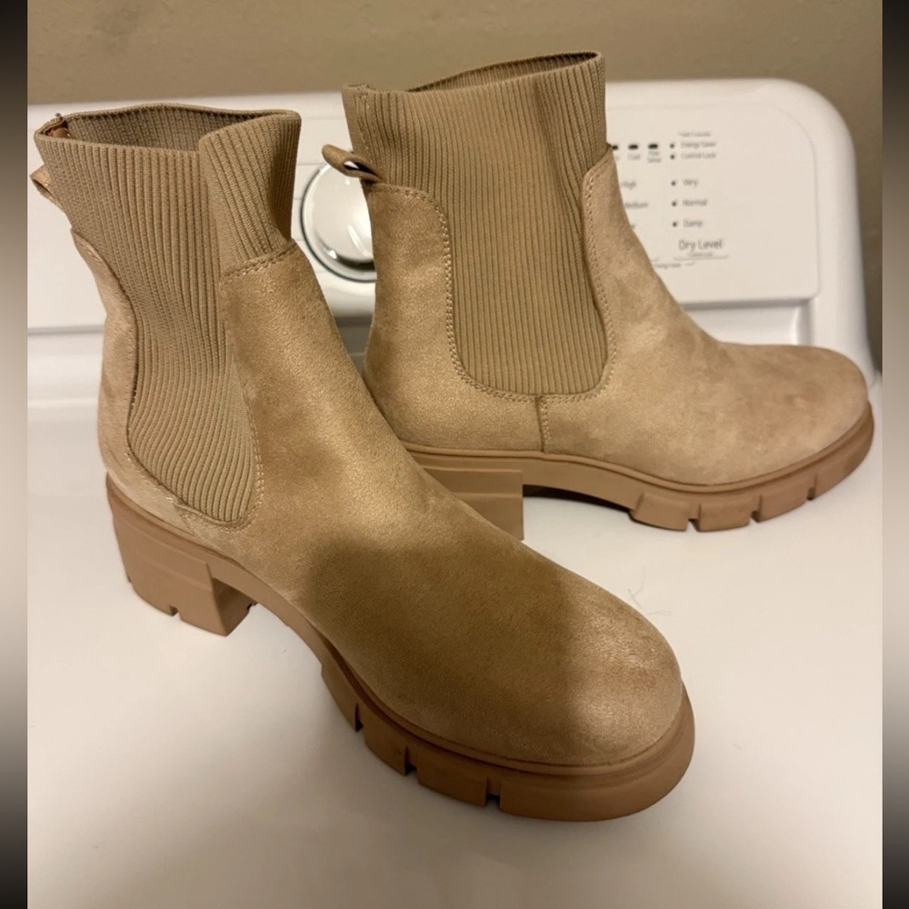 REDTOP Women's Light Tan Chunky Block Heel Platform Lug Sole Chelsea Boots 9